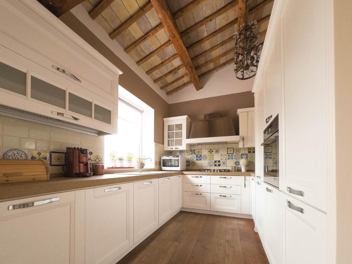 Bed and Breakfast Il Bianconiglio R&B Carraie Exterior foto