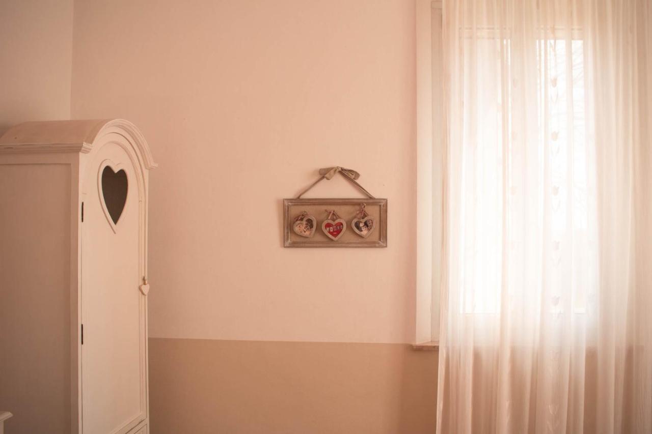 Bed and Breakfast Il Bianconiglio R&B Carraie Exterior foto