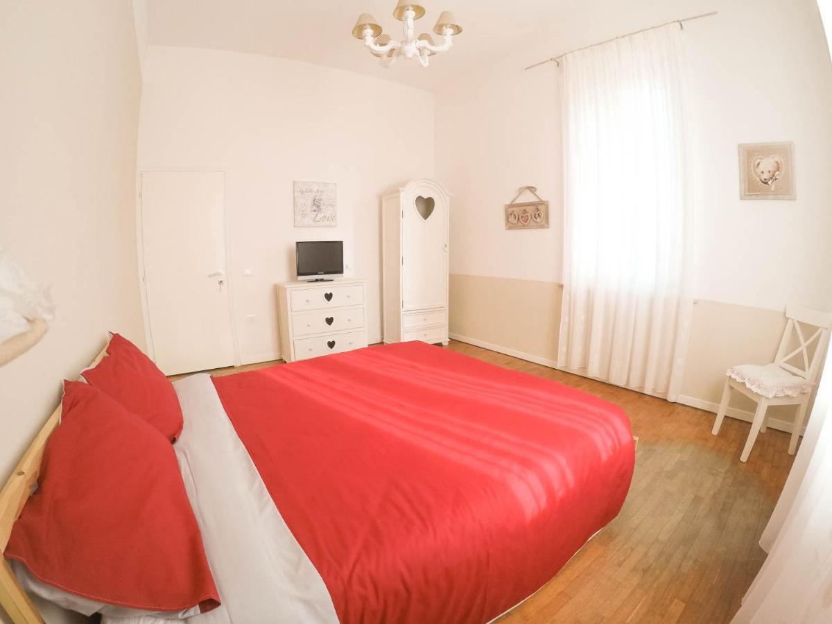 Bed and Breakfast Il Bianconiglio R&B Carraie Exterior foto